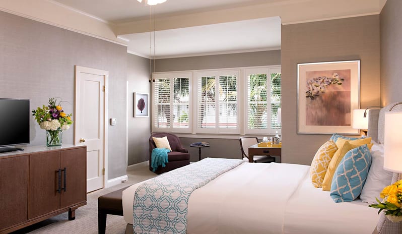 Hotel Del Coronado - Victorian Room king bed window view